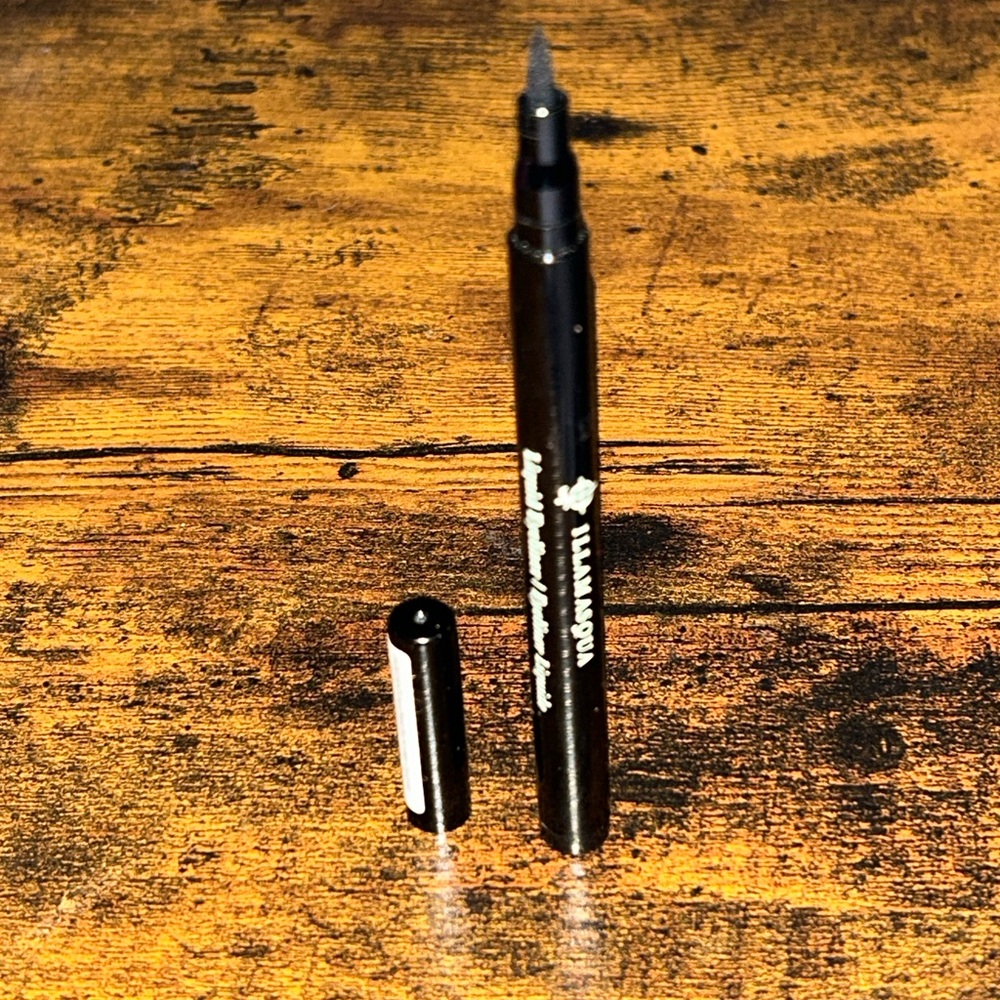 Illamasqua Liquid Eyeliner – Black - Picture 2 of 3